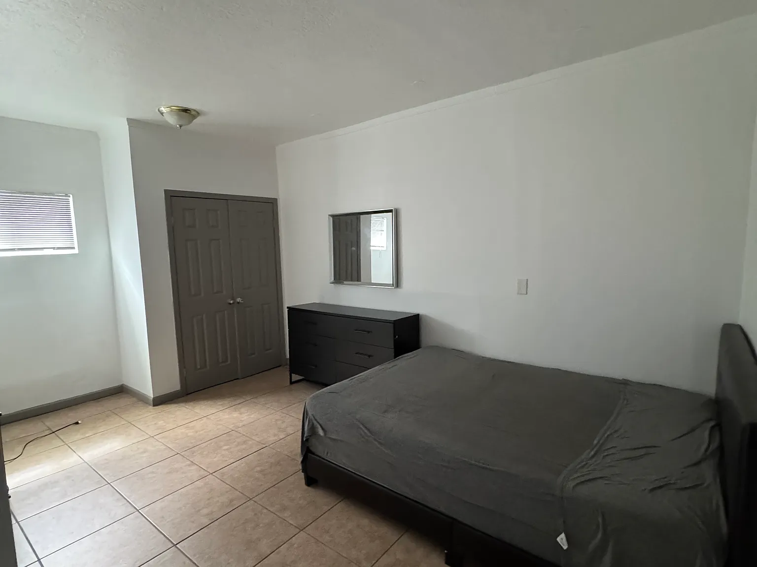 3 bed, 1000 sqft, $850 — Photo 3
