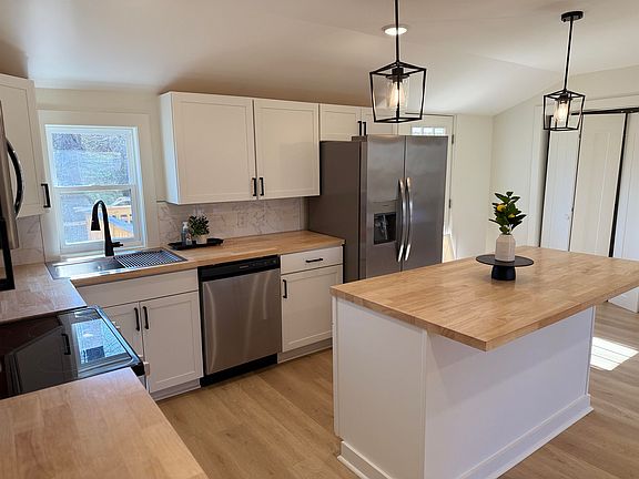 4th image of 55 Spinnaker Ln