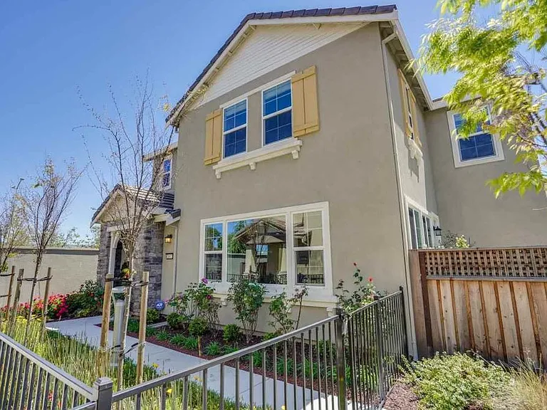 2612 Admiral Cir — Photo 22