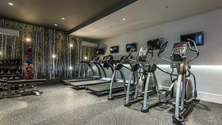 Rented by Nooklyn NYC LLC | media 19