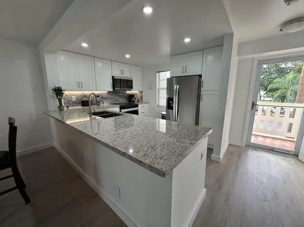 141 SE 3rd Ave APT 203, Dania Beach, FL 33004
