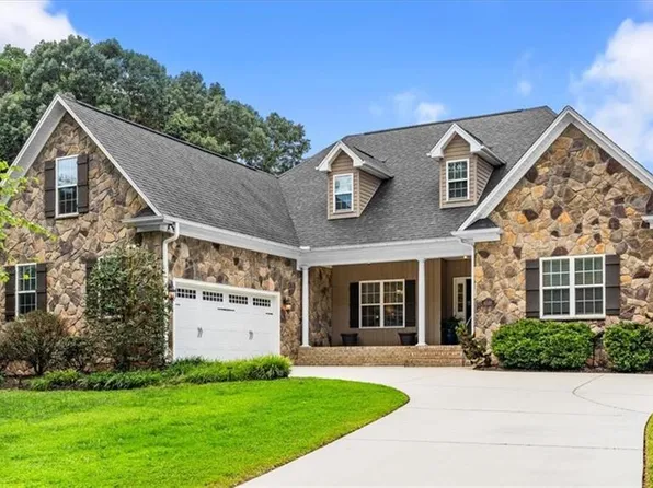 4898 Forest Oaks Dr, Greensboro, NC 27406