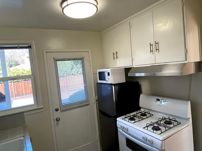 563 Miramonte Ave #NA — Photo 8
