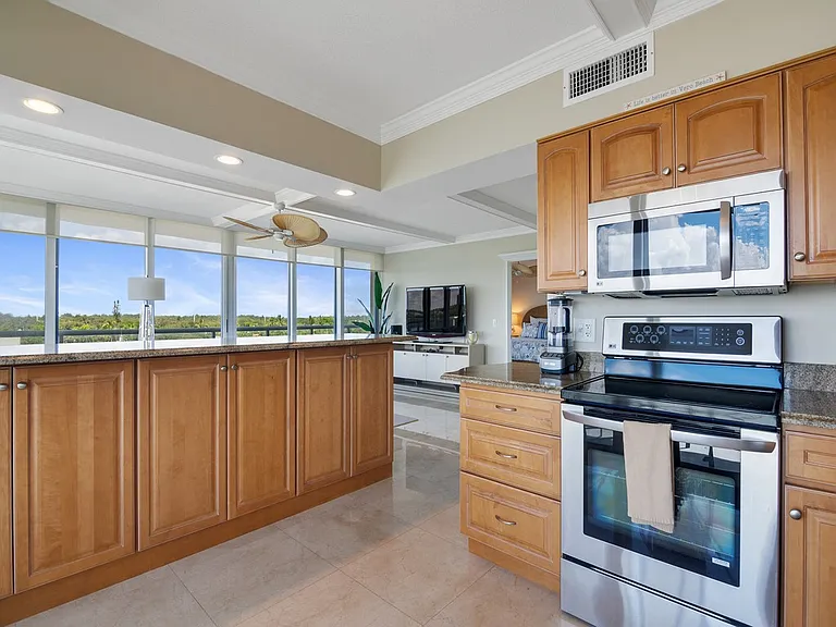 3554 Ocean Dr #501S — Photo 9