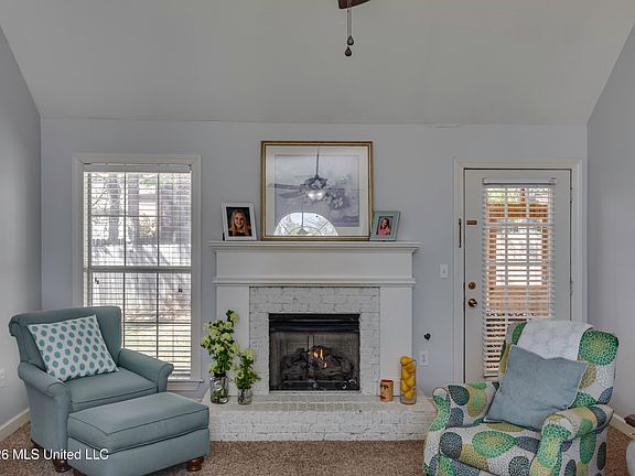 3rd image of 371 Avalon Way