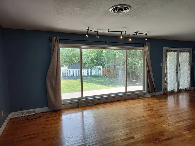 3010 Country Club Dr — Photo 6