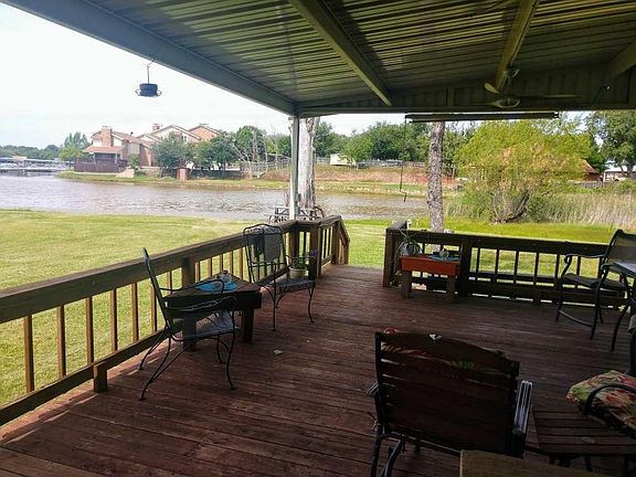 Lake view from the deck ~ chill under the fans and watch the boats head out. Or stroll out into the water for a splash day!