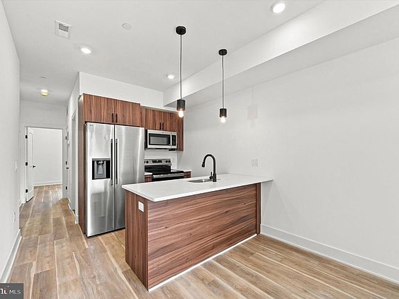 5th image of 947 N 47th St #2