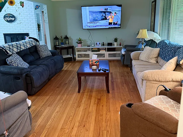 Hickory Ln — Photo 3