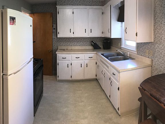 2nd image of 255 Parkhurst Blvd