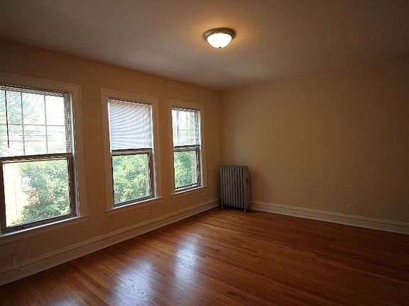 2nd image of 2337 W Rosemont Ave APT 3