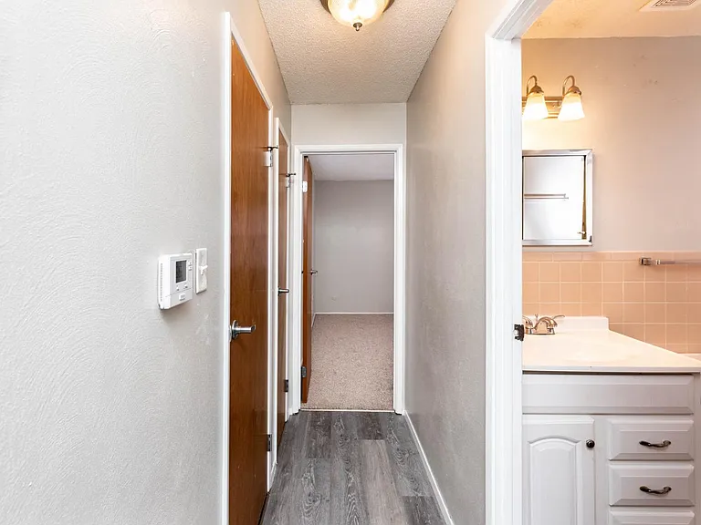 19 Regency Ct #19 — Photo 12