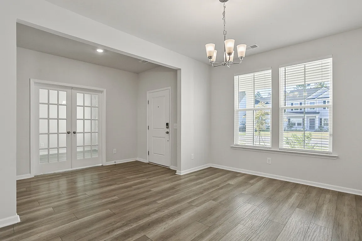 4 bed, 3342 sqft, $4,500 — Photo 3