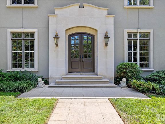 2nd image of 925 Harvard Pl