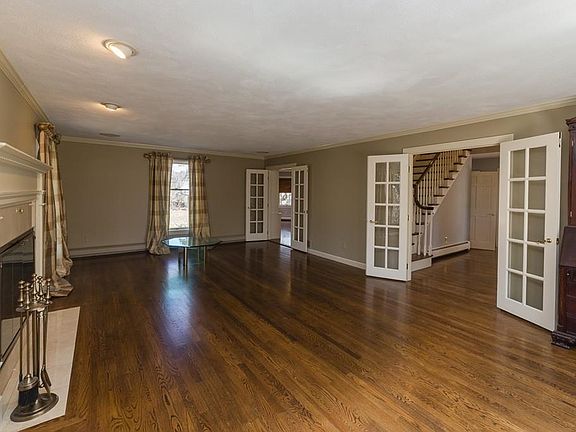4th image of 50 Brentwood Dr