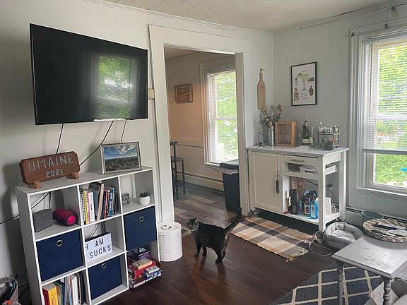 Spacious living room