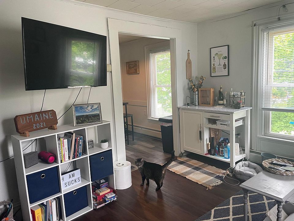 Spacious living room