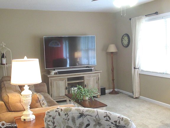 3rd image of 102 Hillhaven Dr