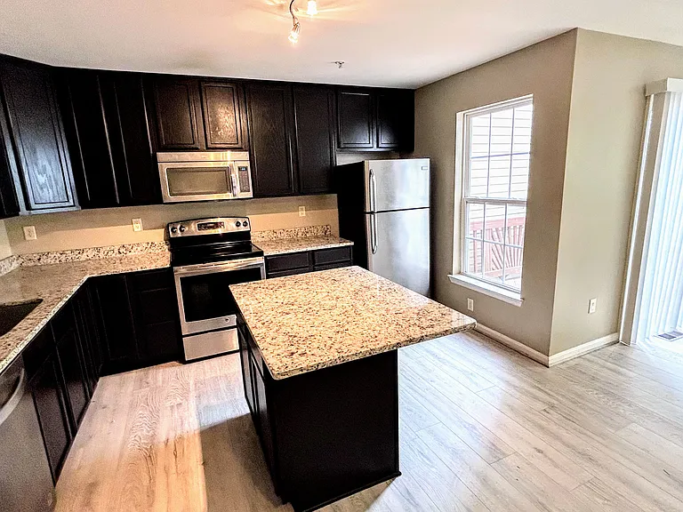 9828 Larson Pl — Photo 3