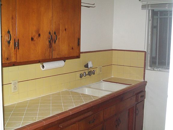 4th image of 838 N Hayworth Ave APT 3