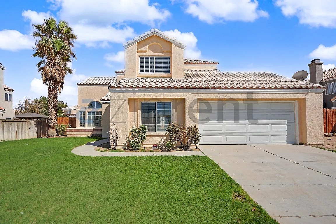 5 bed, 2.5 bath, 2370 sqft, $3,500 — Photo 1