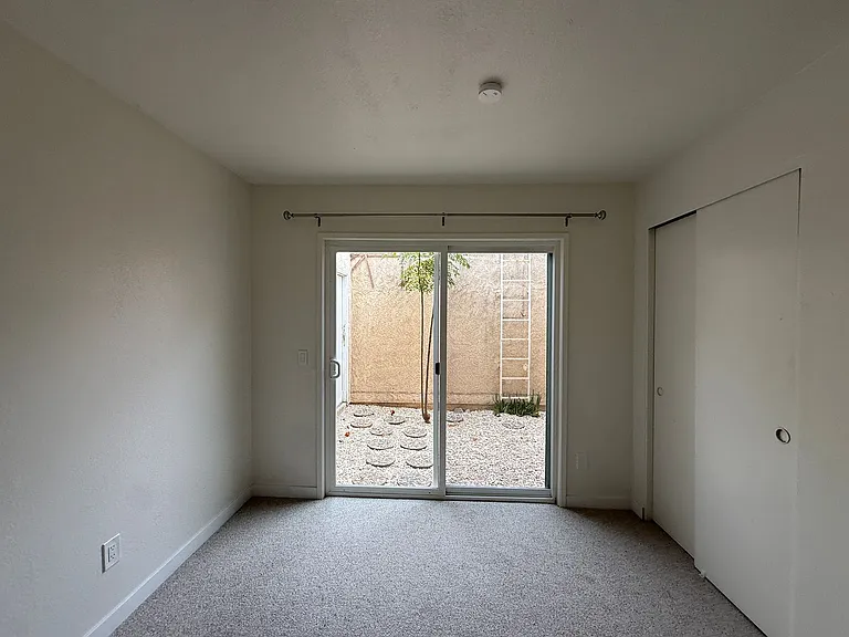 1422 Eagle Ct — Photo 33
