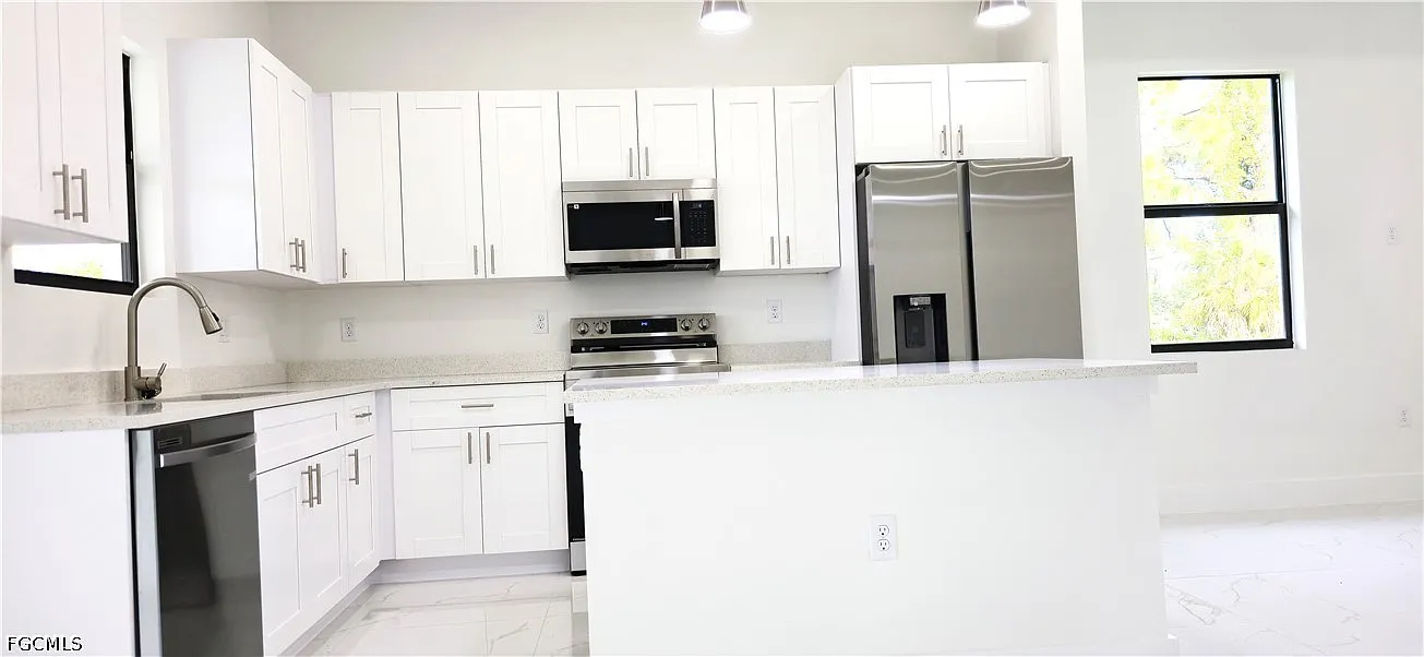 3 bed, 2.0 bath, 1270 sqft, $1,975 — Photo 1