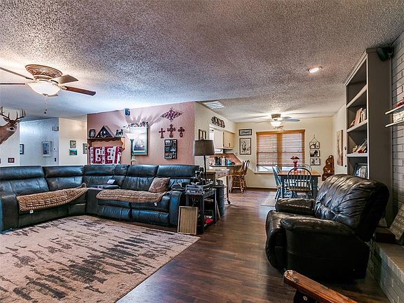 4th image of 300 N Maryella Ter