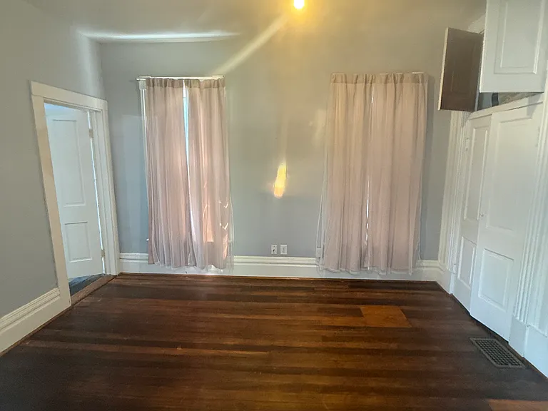 124 Powell St — Photo 17