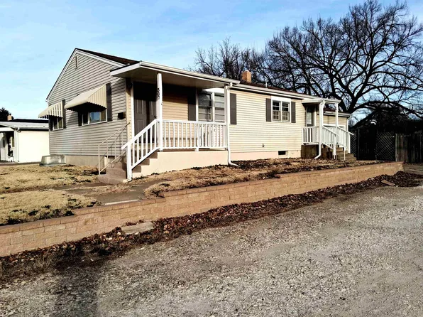 307 W 18th St, Hays, KS 67601