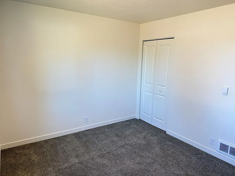1246 Hughes St — Photo 19