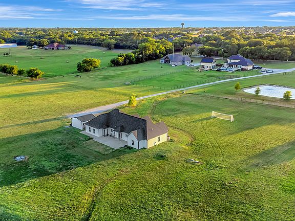 2nd image of 390 Paxton Rd