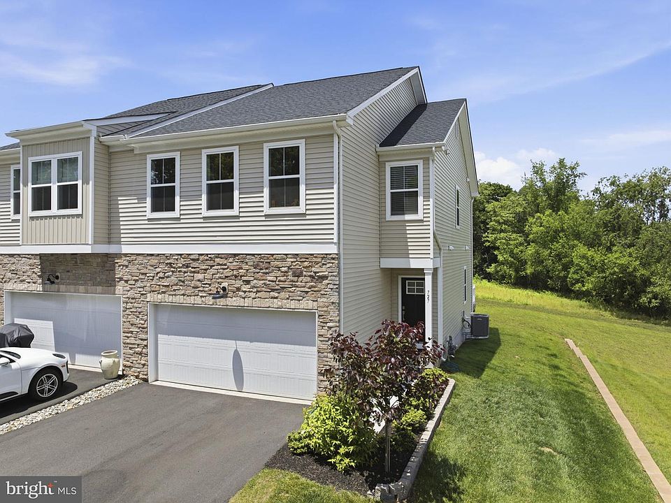 1st image of 727 Hunsberger Rd