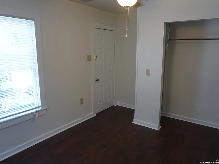 1905 Buena Vista St — Photo 12