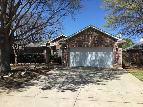 1413 Park Palisades Dr, Corinth, TX 76210