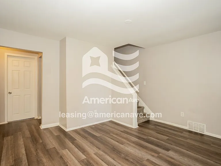 571812_003_living_room_14126988.jpg