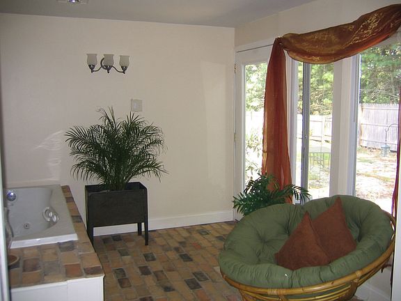 Garden Room w/ Jacuzzi Tub