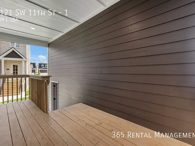 1121 SW 11th St #1 — Photo 13