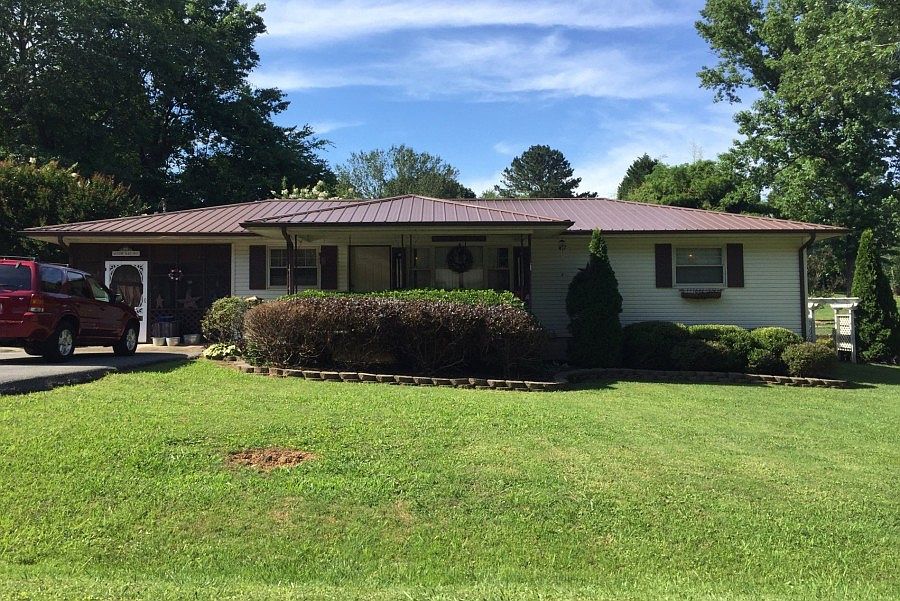 1st image of 806 Lynn Ln