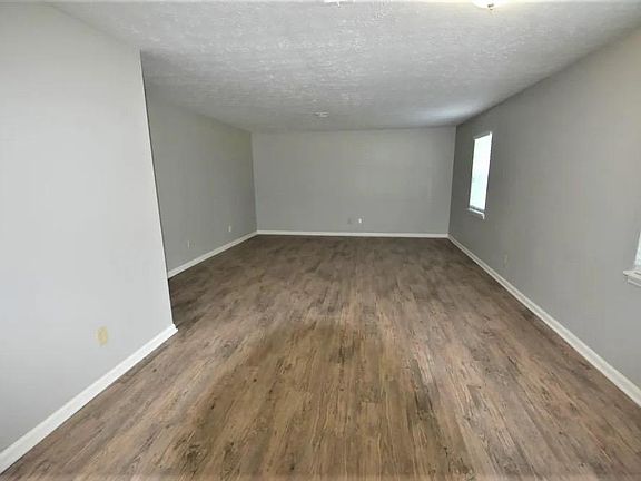 5th image of 2511 Millbrook Dr