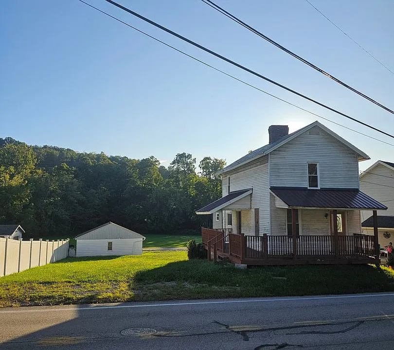 2025 Main St