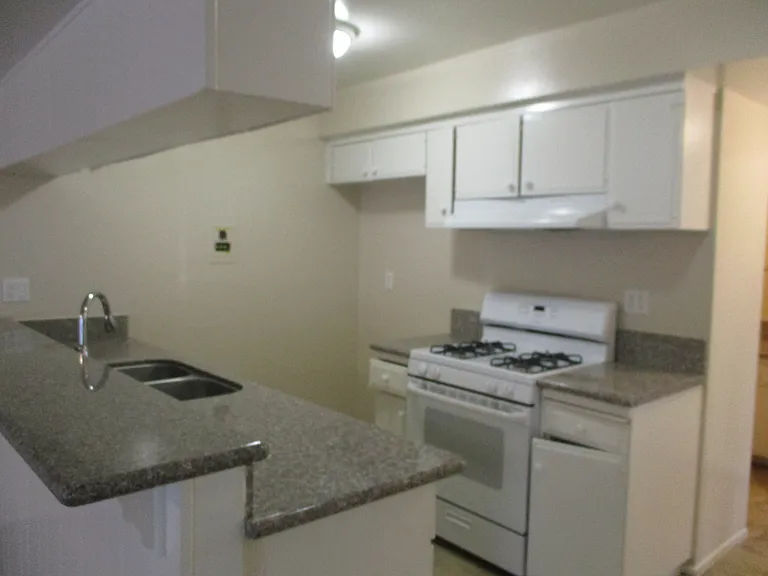 Regency West Apartments — Photo 23