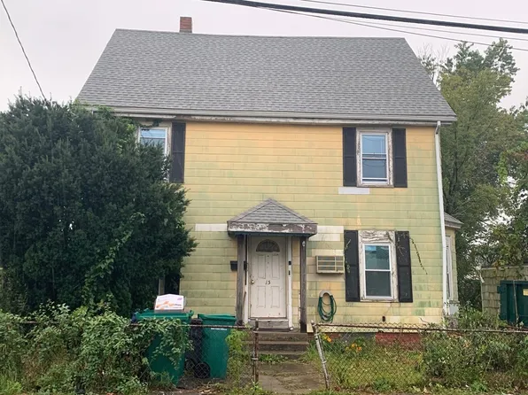 15 Brookvale St, Lynn, MA 01905