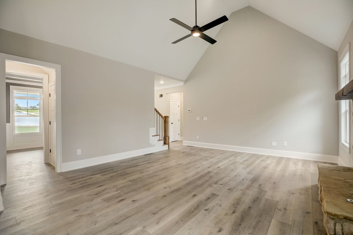 Blandwood Dr-007