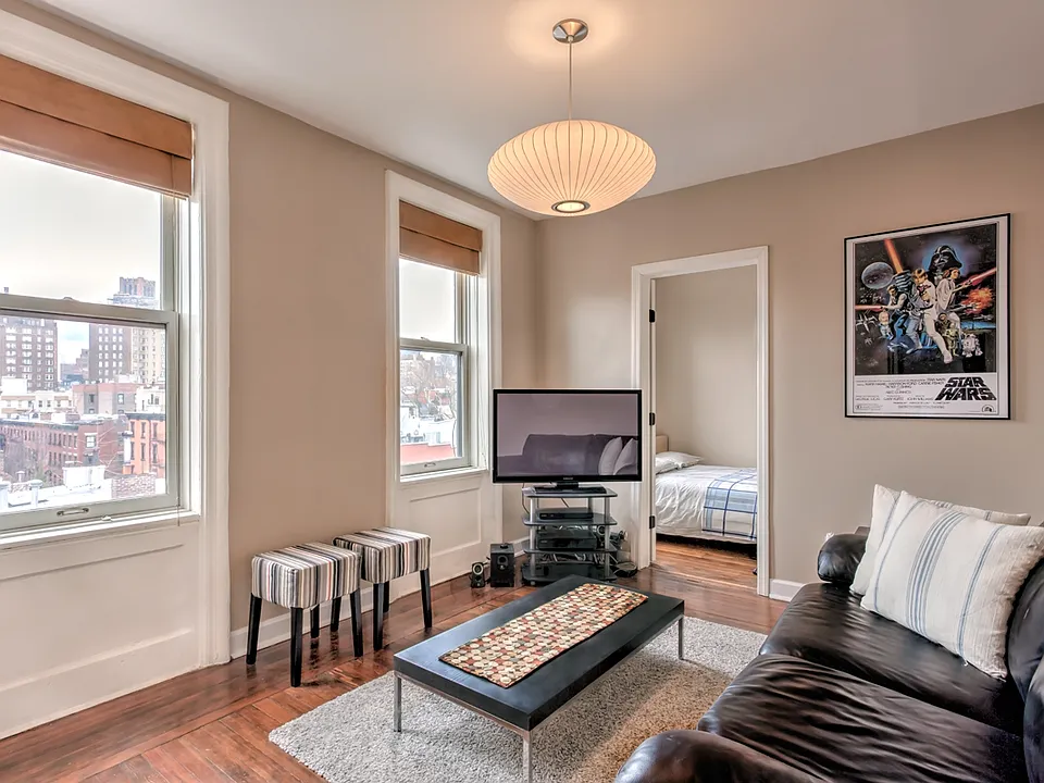 92 Perry St #19