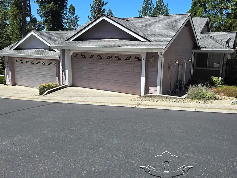 127 Windsor Ln — Photo 1