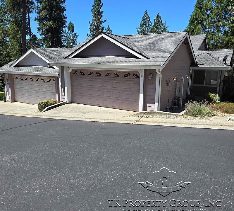 1st image of 127 Windsor Ln