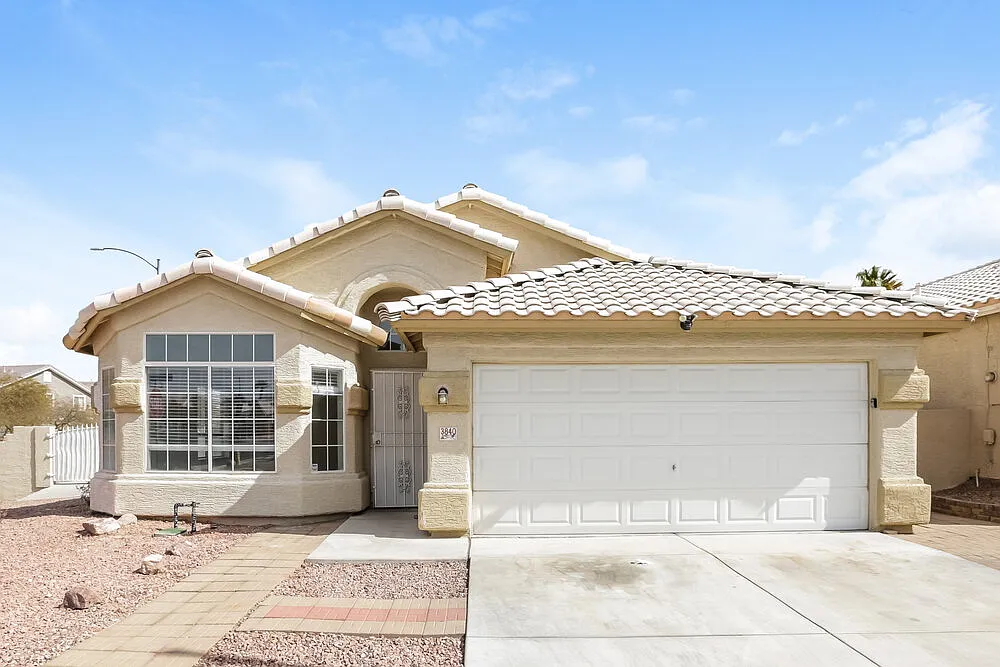 3 bed, 2.0 bath, 1629 sqft, $3,080 — Photo 1