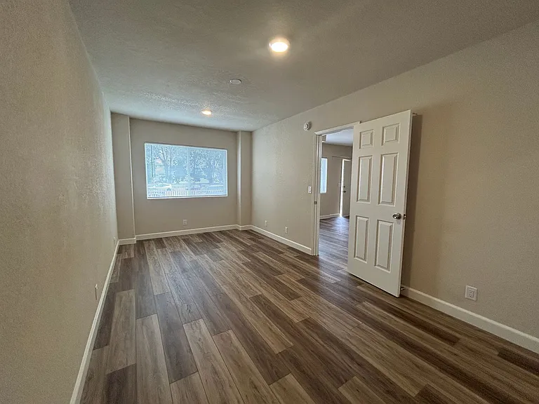 3294 Del Monte Boulevard — Photo 6