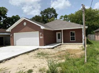 412 N 4th St, Nederland, TX 77627